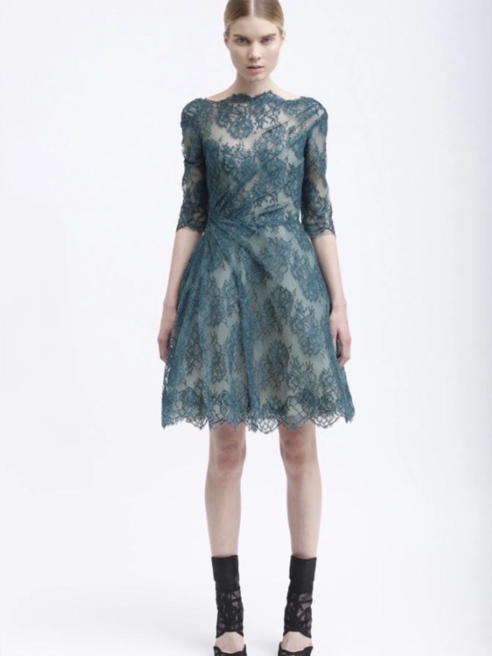 Monique Lhuillier Pre-Fall 2013 Collection Elegant Lace Dress